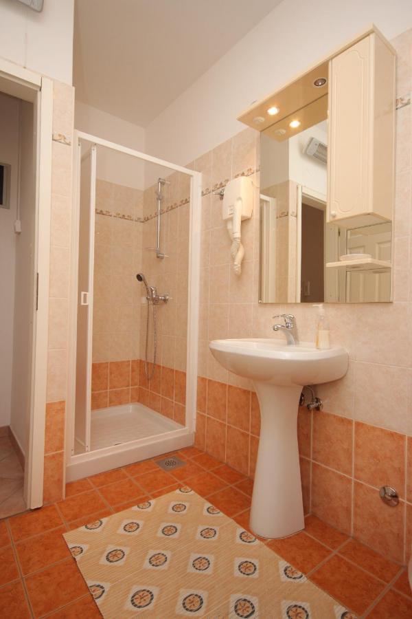 Apartments And Rooms With Wifi Vrsar, Porec - 3007 Exterior foto